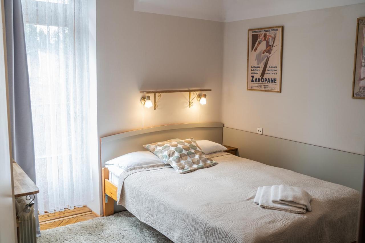 Double Room with Balcony and Private External Bathroom,942897886:JPEG